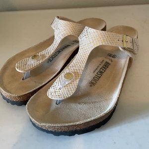 Birkenstock Gizeh Women’s Sandals | Metallic Gold Eggshell Python